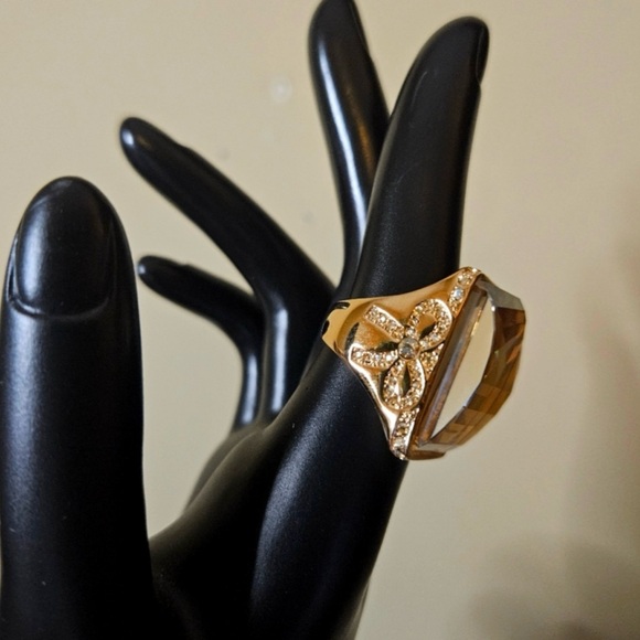 CHRISTIAN DIOR LOGO BIJOU RIBBON
BROWN CRYSTAL RING (Size 7-7.5) 💍 💛🔥 - Picture 13 of 15